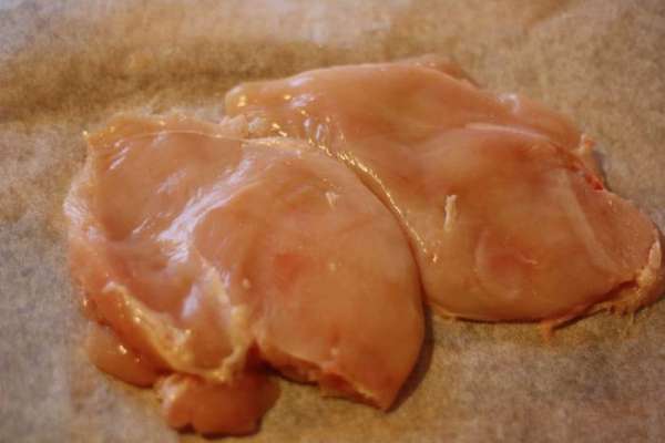 В отличие от молотка для мяса, это не деформирует волокна и структура курицы остается целой. А значит и ее сочность)) В отличие от молотка для мяса, это не деформирует волокна и структура курицы остается целой. А значит и ее сочность))