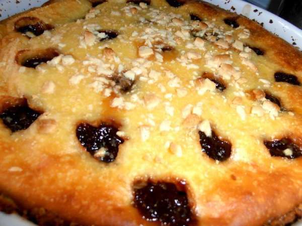 Когда кусочки шоколада слегка подрумянятся-вынимаем!Пирог в духовке сильно поднимется,а потом осядет-это нормально! Когда кусочки шоколада слегка подрумянятся-вынимаем!Пирог в духовке сильно поднимется,а потом осядет-это нормально!