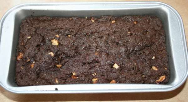 Форму смазать маслом, выложить тесто и разровнять. Выпекать brownie, в разогретой до 170градусов духовке, 35мин. Он должен быть немножко влажным, главное не пересушить..Тесто схватится когда остынет. Я положила в холодильник на 2часа, потом украсила сливками. Приятного аппетита!)
