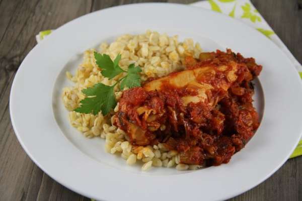 Подаем сразу с гарниром по Вашему вкусу, например, с пастой или рисом. У меня был булгур. Приятного аппетита) Подаем сразу с гарниром по Вашему вкусу, например, с пастой или рисом. У меня был булгур. Приятного аппетита)