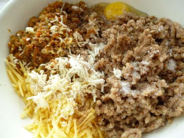 Пропустить через мясорубку обжаренную печень ,лук с морковью, вареную гречку. Вареное яйцо натереть на мелкой терке (стружкой), сыр натереть на крупной терке, добавить сырое яйцо, соль, перец и хорошо все перемешать до однородности. Пропустить через мясорубку обжаренную печень ,лук с морковью, вареную гречку. Вареное яйцо натереть на мелкой терке (стружкой), сыр натереть на крупной терке, добавить сырое яйцо, соль, перец и хорошо все перемешать до однородности.