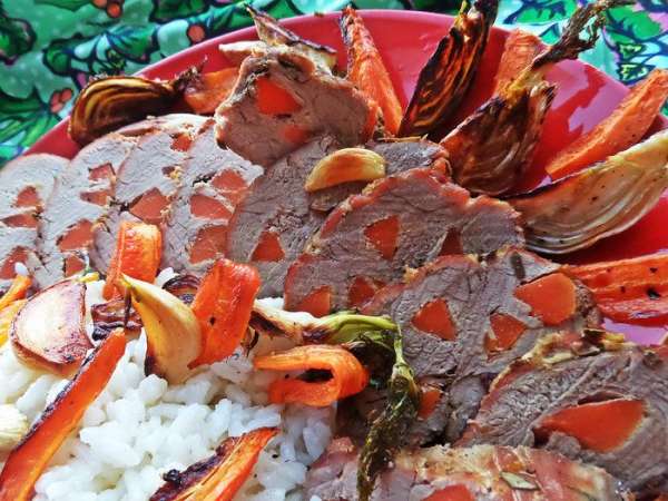 Мясо готово через 40 минут, но это зависит от толщины вырезки. Оно вкусно и в горячем и в холодном виде, отлично потом на утренний бутерброд!