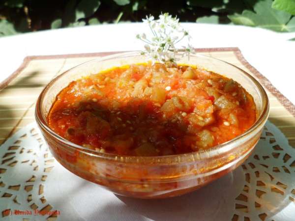 Разложить по стерилизованным банкам. Зимой открыть и получать как эстетическое наслаждение, так и наслаждение вкусом.
Если Вы не собирались закрывать икру, а сделали её для того, чтобы просто съесть её с родными в ближайшие дни, то выложить икру в стеклянную посуду.
Приятного аппетита! Разложить по стерилизованным банкам. Зимой открыть и получать как эстетическое наслаждение, так и наслаждение вкусом.
Если Вы не собирались закрывать икру, а сделали её для того, чтобы просто съесть её с родными в ближайшие дни, то выложить икру в стеклянную посуду.
Приятного аппетита!
