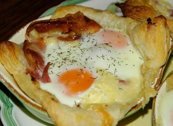 Готовое блюдо посыпать укропом и солью.