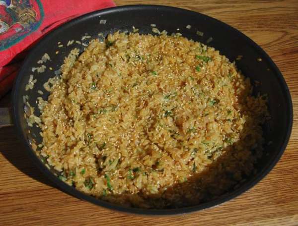 Бурый рис с кунжутом