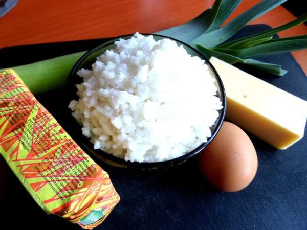 Пока бульон варился, приготовим клёцки из таких продуктов...