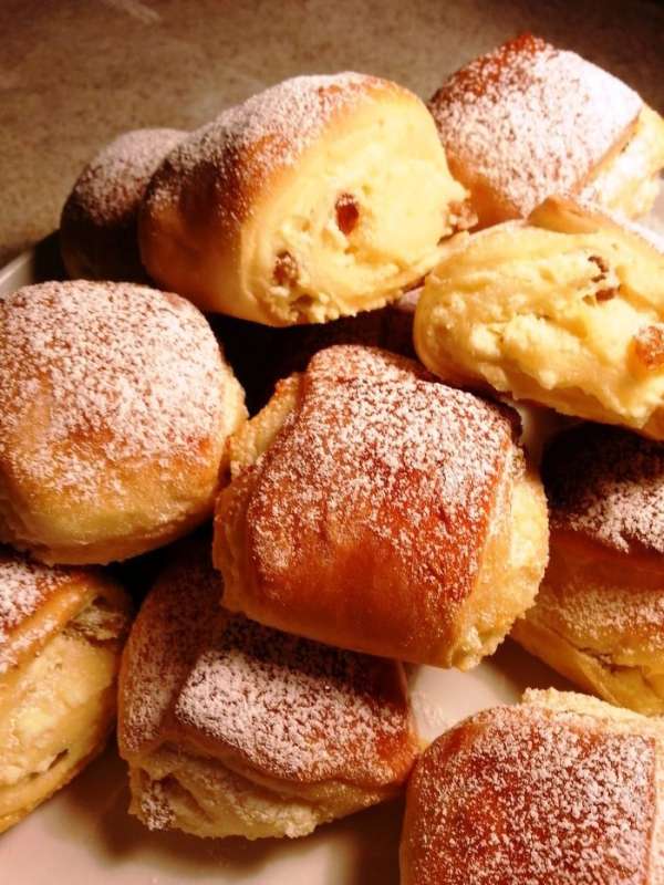 Пробовала я и с творожной начинкой! Все таки яблочная самая лучшая :) Пробовала я и с творожной начинкой! Все таки яблочная самая лучшая :)