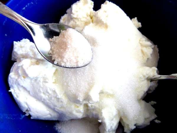 Творог взять пастообразный, добавить оба вида сахара по вкусу. Творог взять пастообразный, добавить оба вида сахара по вкусу.