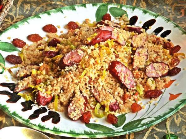 Высыпать горкой на общую тарелку.