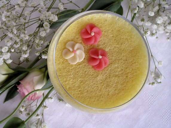Украсить по желанию. У меня цветочки из марципана http://www.edimdoma.ru/recipes/39390