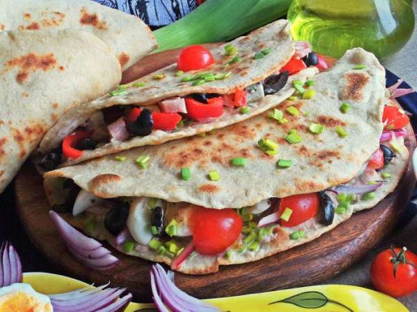 Пьядины и без начинки, кстати, очень вкусные, их можно есть «всухую» вместо хлеба. Пьядины и без начинки, кстати, очень вкусные, их можно есть «всухую» вместо хлеба.