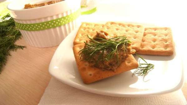 Получилось нежно, вкусно и полезно!
А если еще с хрустящими крекерами подать, то вообще красота!