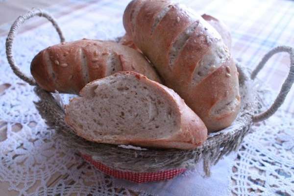 Семечки и ржаная мука сделали эти булочки очень вкусными! Теплые, с хрустящей корочкой...
Угощайтесь!