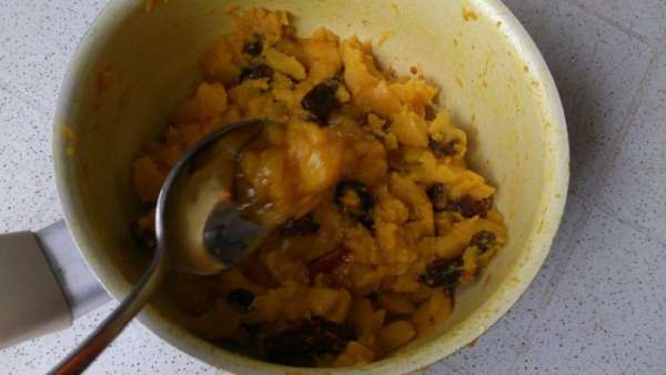 Положить мед и посолить по вкусу. Остудить. Чатни можно и даже лучше приготовить накануне, чтобы он настоялся. Положить мед и посолить по вкусу. Остудить. Чатни можно и даже лучше приготовить накануне, чтобы он настоялся.