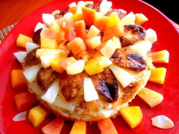Украшаем оставшимися кусочками фруктов и орешками!!! Отличное сочетание получилось экзотических фруктов с русской манкой))) Нежнейший десерт даст насладиться Вам манной кашей в новом неизведанном вкусе!!! Угощайтесь,друзья!