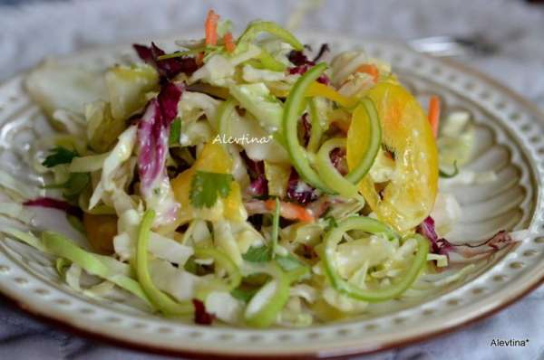 Подать к столу салат и заправку. Вкус просто замечательный. Худеем вкусно! Подать к столу салат и заправку. Вкус просто замечательный. Худеем вкусно!
