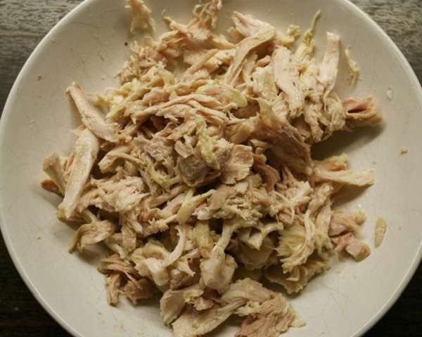 Мясо с бедер разобрать на мелкие кусочки... Мясо с бедер разобрать на мелкие кусочки...
