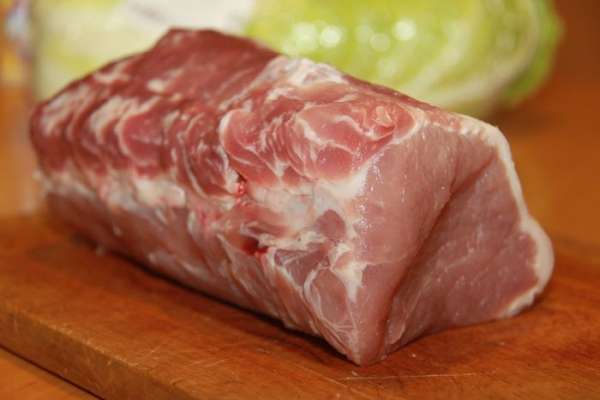 Понадобится кусок свиной корейки весом 1200-1500г. Понадобится кусок свиной корейки весом 1200-1500г.