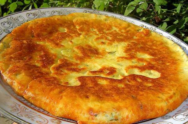 Вот и готова наша сырная, вкусная, ароматная лепешка. Вот и готова наша сырная, вкусная, ароматная лепешка.