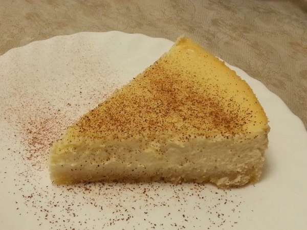 У этого чиза совершенный и самодостаточный вкус, никогда не использую джемы, варенья и что-то подобное. Сейчас присыпано корицей, но только для фото. У этого чиза совершенный и самодостаточный вкус, никогда не использую джемы, варенья и что-то подобное. Сейчас присыпано корицей, но только для фото.