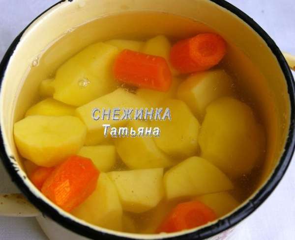 Для «колобков» чистим картофель и морковь, нарезаем крупными кусочками и варим до готовности. Вес картофеля и моркови в нечищеном виде. Для «колобков» чистим картофель и морковь, нарезаем крупными кусочками и варим до готовности. Вес картофеля и моркови в нечищеном виде.