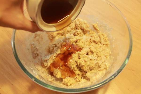 Мёд. Тщательно перемешать массу (можно миксером).