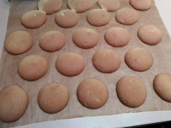 Выпекать при 180°C около 10 минут. Остудить. Выпекать при 180°C около 10 минут. Остудить.