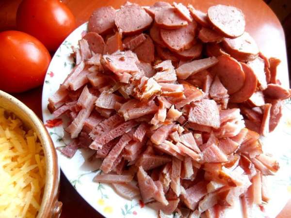 Ветчину нарезать соломкой... Ветчину нарезать соломкой...