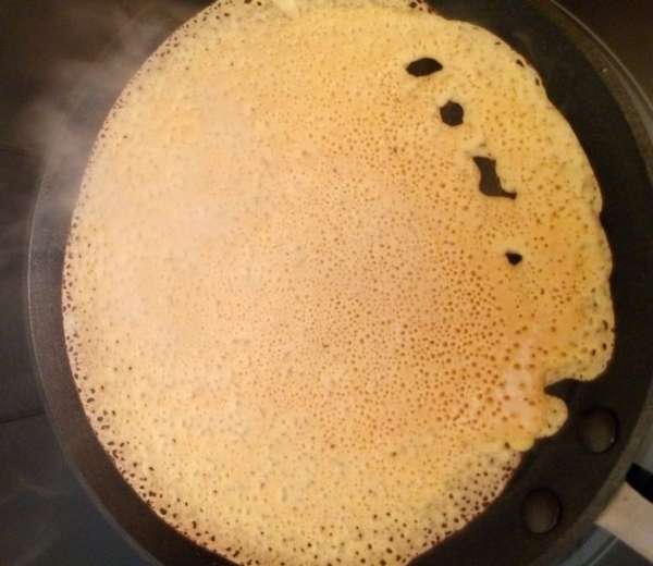 Жарим на вашей любимой сковороде, хорошо прогретой и немного смазанной маслом только перед тем, как печь первый блин. Блины хорошо снимаются и переворачиваются, получаются очень ноздристыми. А какой аромат пряностей разносится во время их жарки... Жарим на вашей любимой сковороде, хорошо прогретой и немного смазанной маслом только перед тем, как печь первый блин. Блины хорошо снимаются и переворачиваются, получаются очень ноздристыми. А какой аромат пряностей разносится во время их жарки...