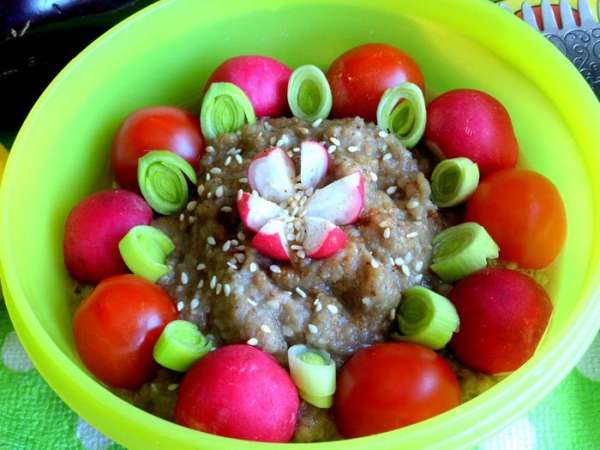 Сверху можно сбрызнуть оливковым маслом и посыпать кунжутом. Сверху можно сбрызнуть оливковым маслом и посыпать кунжутом.