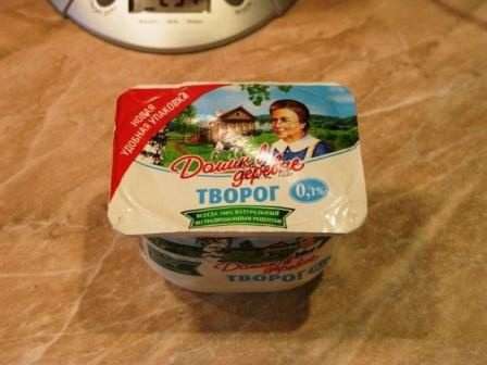 Моя форма 22 см в диаметре, я делала половину порции начинки и форма была почти полная. Вот такой вот творожок один в один по описанию и по фото. 