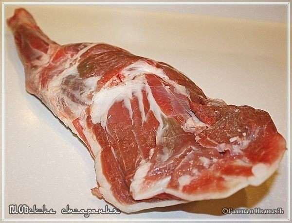 Лахи - мясо

Есть множество мнений. И все они имеют право на существование. Я пробовал готовить и со свининой и с говядиной. Скажу так – мнение неоднозначное. Оно вроде и ничего, но … баранина есть баранина. А вообще – дело вкуса, конечно.
Я обычно беру лопатку. 
