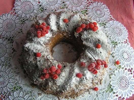 украсить ягодами калины. Приятных Вам праздников! :) украсить ягодами калины. Приятных Вам праздников! :)