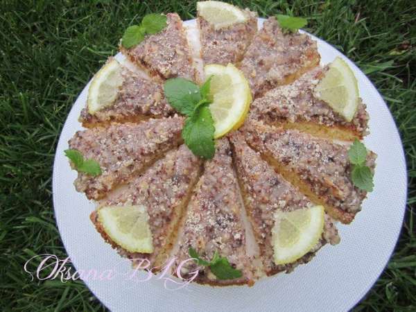 Украсить кусочками лимона и листиками мяты.