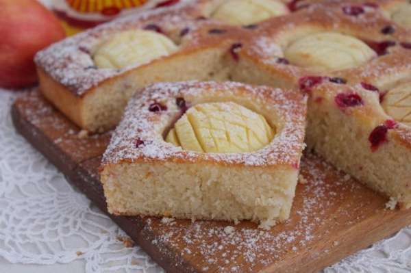 Пока пирог остывает, заварить вкусный чай.