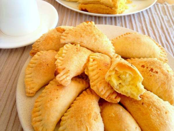 Готовые пирожки подаем горячими! К ним можно подать чай, кофе...,