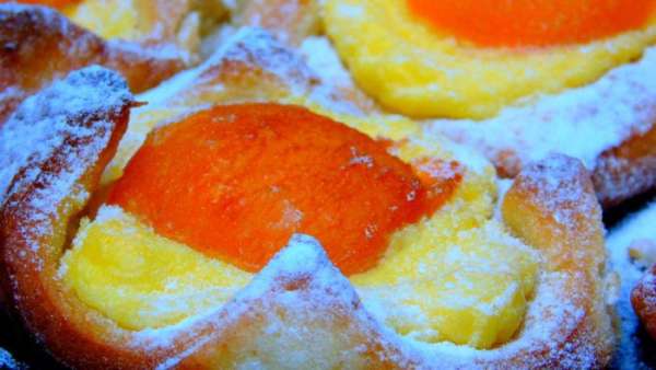 Присыпаем сахарной пудрой и наслаждаемся. Они хороши и в теплом и в холодной виде. Приятного аппетита!!!
