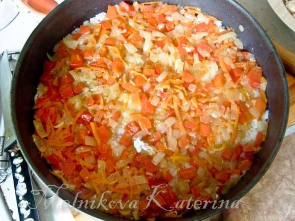 На овощи выложить куриное филе. На куриное филе выложить кукурузу. На овощи выложить куриное филе. На куриное филе выложить кукурузу.