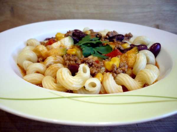 Посолим и поперчим по вкусу. Подаем с рисом или макаронами! Приятного аппетита! Посолим и поперчим по вкусу. Подаем с рисом или макаронами! Приятного аппетита!