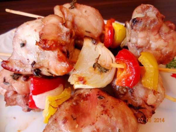 Настоятельно рекомендую попробовать куриные шашлычки с овощами по рецепту Елены http://www.edimdoma.ru/retsepty/66283-shashlyk-iz-kuritsy-s-ovoschami.
Я брала кусочки с косточками, очень вкусно, сытно и довольно быстро! Кстати, совсем не тяжело для желудка относительно жаренного на костре мяса) Настоятельно рекомендую попробовать куриные шашлычки с овощами по рецепту Елены http://www.edimdoma.ru/retsepty/66283-shashlyk-iz-kuritsy-s-ovoschami.
Я брала кусочки с косточками, очень вкусно, сытно и довольно быстро! Кстати, совсем не тяжело для желудка относительно жаренного на костре мяса)