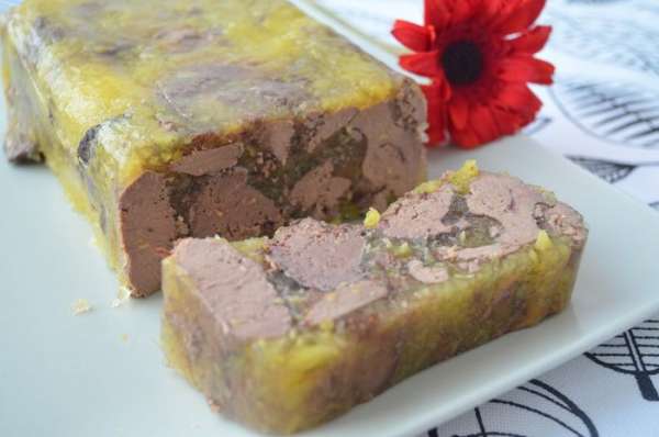 невероятно вкусно есть этот террин с солеными крекерами и вином... невероятно вкусно есть этот террин с солеными крекерами и вином...