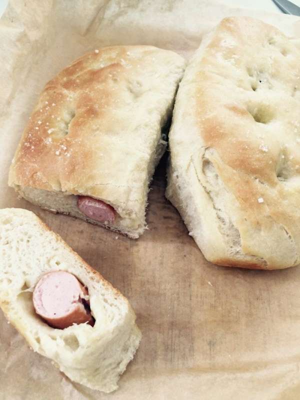 Нарезаем и угощаем, пока теплая - так вкусней!