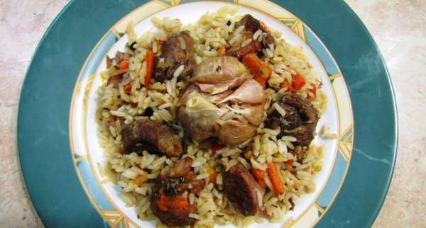 Важно
Старайтесь использовать немороженное мясо. Методику выбора мяса я уже раньше описывал.
Морковь должна быть сочной и сладкой. Старайтесь использовать именно такую.
Барбарис продается различной степени высыхания, поэтому 'правильное' количество вы сможете подобрать только экспериментальным путем.
Мой плов получается нежирным, но мясо остается очень сочным, а рис разваристым, но не сухим. Восточную нотку плову придает зира. Важно
Старайтесь использовать немороженное мясо. Методику выбора мяса я уже раньше описывал.
Морковь должна быть сочной и сладкой. Старайтесь использовать именно такую.
Барбарис продается различной степени высыхания, поэтому 'правильное' количество вы сможете подобрать только экспериментальным путем.
Мой плов получается нежирным, но мясо остается очень сочным, а рис разваристым, но не сухим. Восточную нотку плову придает зира.