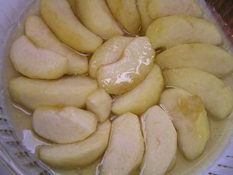 полить оставшимся соусом из сковороды. полить оставшимся соусом из сковороды.