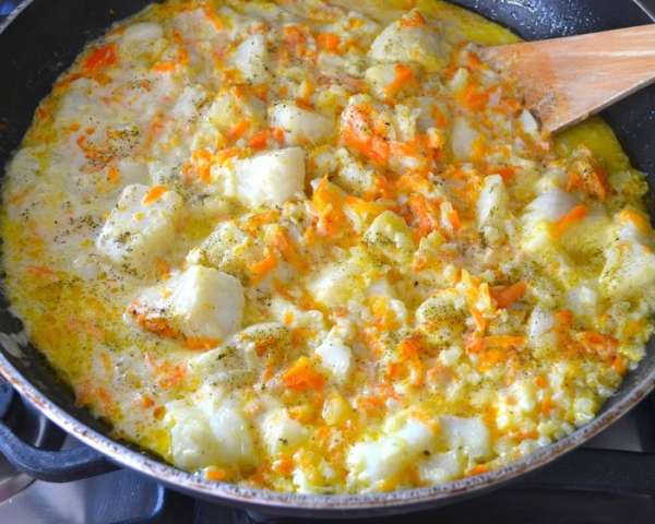 Через 15 минут блюдо готово! Можно подавать с любимым гарниром. Вкусно с картофельным пюре, с кускусом:)
