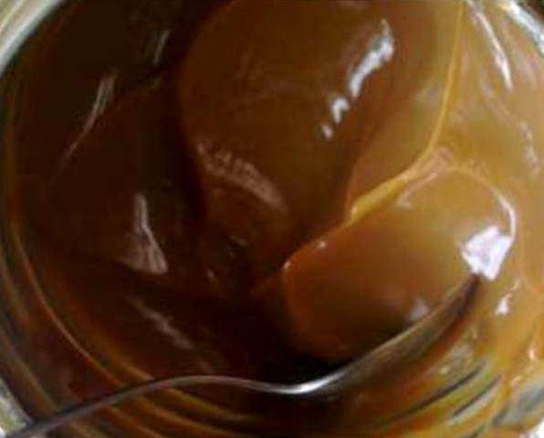 ФРУКТОВАЯ НАЧИНКА ИЛИ ВАРЕНАЯ СГУЩЕНКА (все по вкусу):
Обязательно выбираю самый густой ждем или конфитюр по вкусу ( я выбрала двух видов: вишневый и клубничный). А сгущенку поставила варить. варится она долго, поэтому подготавливаю эту начинку всегда заранее. ФРУКТОВАЯ НАЧИНКА ИЛИ ВАРЕНАЯ СГУЩЕНКА (все по вкусу):
Обязательно выбираю самый густой ждем или конфитюр по вкусу ( я выбрала двух видов: вишневый и клубничный). А сгущенку поставила варить. варится она долго, поэтому подготавливаю эту начинку всегда заранее.