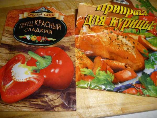 Посыпать специями.