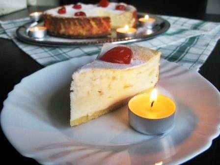 Завидую, если у Вас есть клубника. У меня вяленый кумкват. Мне очень понравился с греческим йогуртом. Приятного аппетита друзья!  