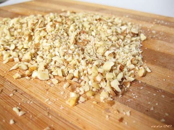 Овощи приправить уксусом по вкусу и полить ореховой заправкой, посолить и поперчить.
Все, салат  готов!
Приятного аппетита!