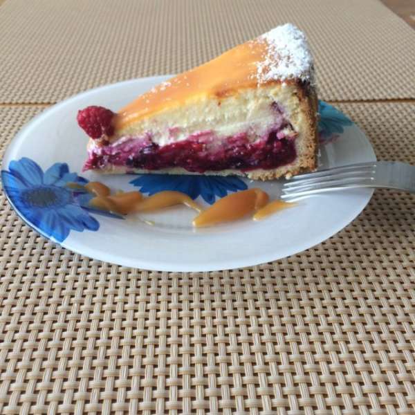 Ну и кусочек... нам было вкусно.
Угощайтесь! Ну и кусочек... нам было вкусно.
Угощайтесь!